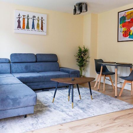 Stylish 3 Bedroom And Free Parking Thamesmead  エクステリア 写真